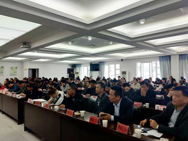 首页 教育动态周六上午,在蕉城区教育局五楼会议室,周挺辉局长再次
