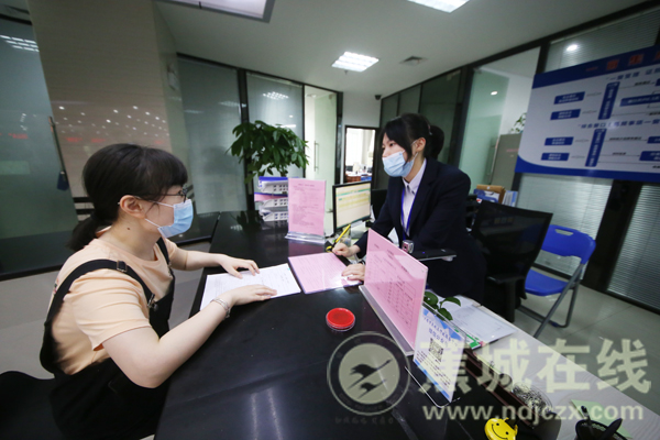 “一窗受理 散成处事”让公共少跑路快处事