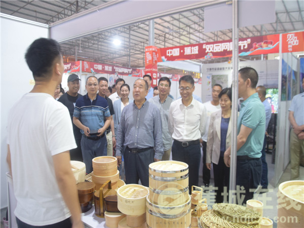 國外時尚女性服裝（國外時尚女性服裝品牌）