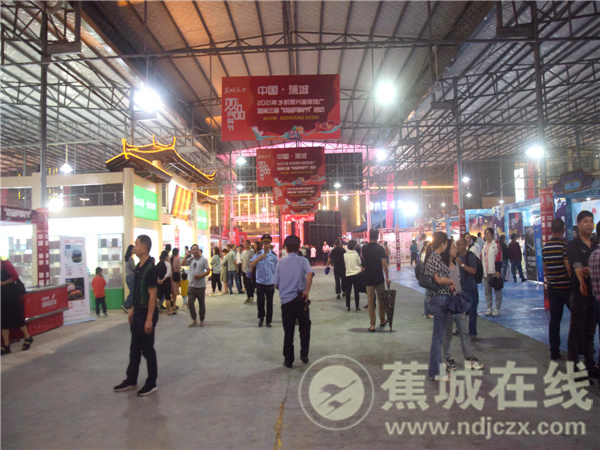 服裝穿搭簡約時尚（服裝搭配效果圖）