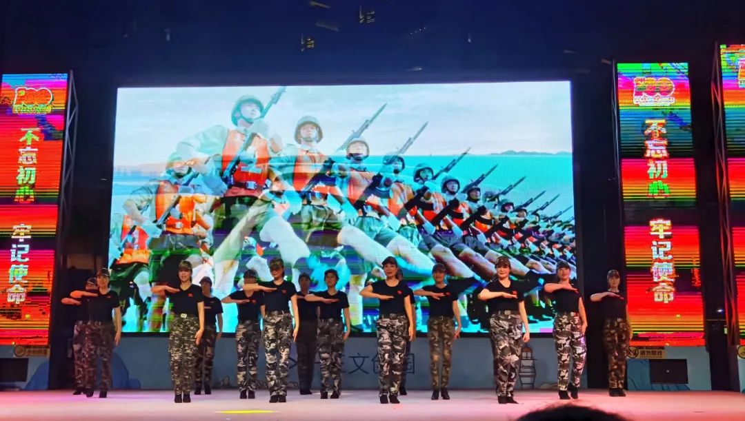 女兵走在大街上简谱_中国女兵
