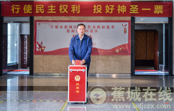 当天,区委书记何必良,区委副书记,代区长陈贵裕,区人大常委会主任