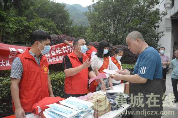 《速率與豪情8》新預報:飛機+坦克+潛艇+導彈+飛翔衣齊上陣