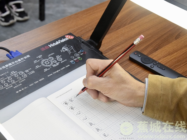 “小小志愿者”走进红色驿站