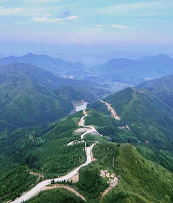 洋中展旗峰：纵览大好“峰”景