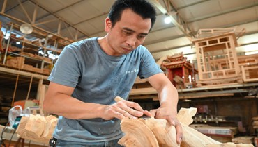 一刀一刻守护历史 传统建筑工匠赖奶杨的坚守之路