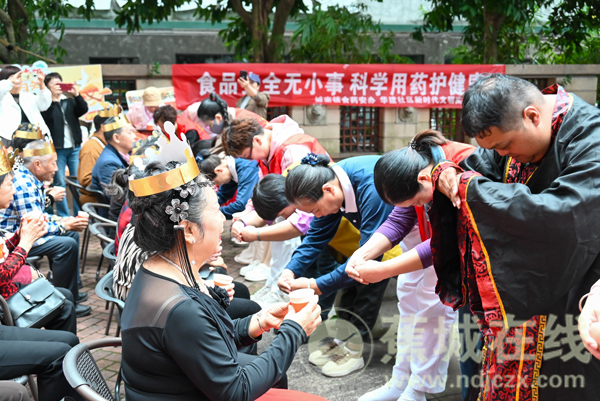 银龄享欢歌！城南镇开展重阳节敬老活动