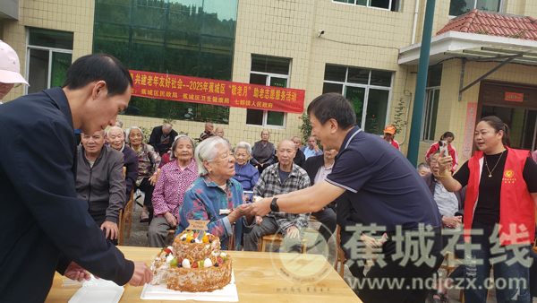 这场活动超有爱！蕉城“敬老月”给七都长者送上“重阳礼包”