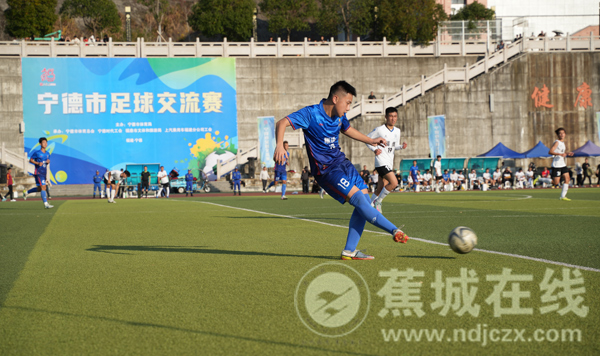 以球会友 小城点燃绿茵激情