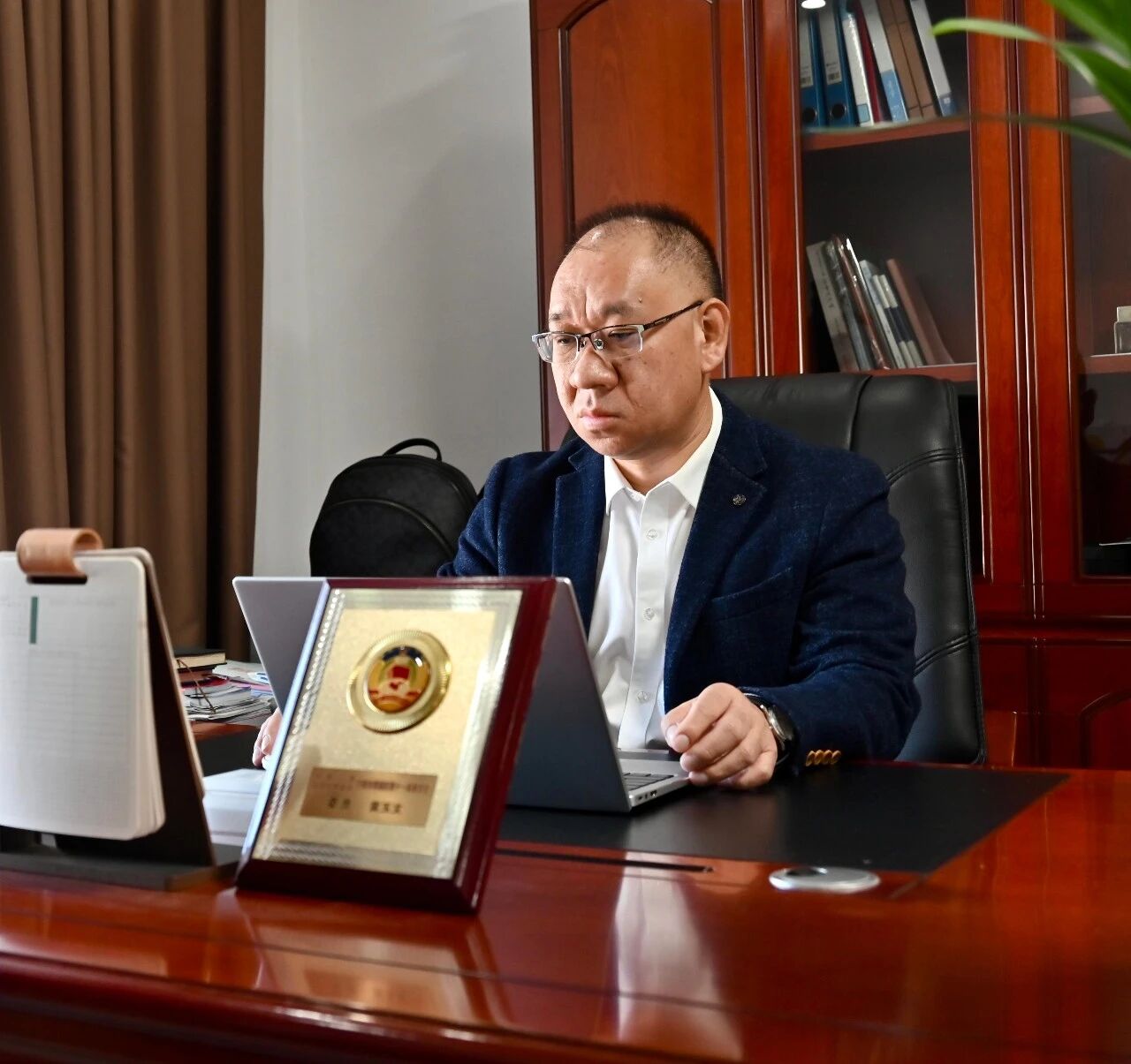 聚焦两会·委员风采 | 黄玉文：物流老兵与他的“民生货运单”