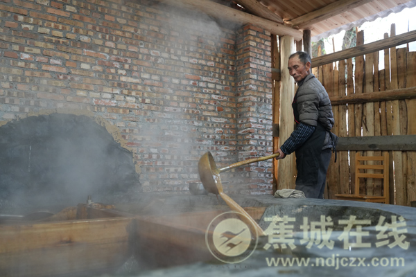 乡村振兴正当时|蔗香漫湖头 古法红糖熬出乡村振兴“甜”路子