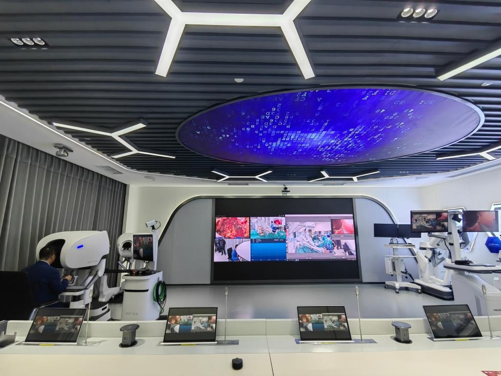 跨越千里“云端”执刀！中国机器人微创手术加速“出海”