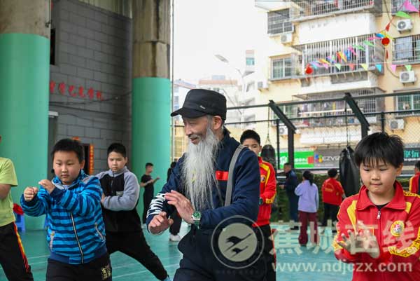 一招一式守初心 单鞭罗汉拳的非遗传承路