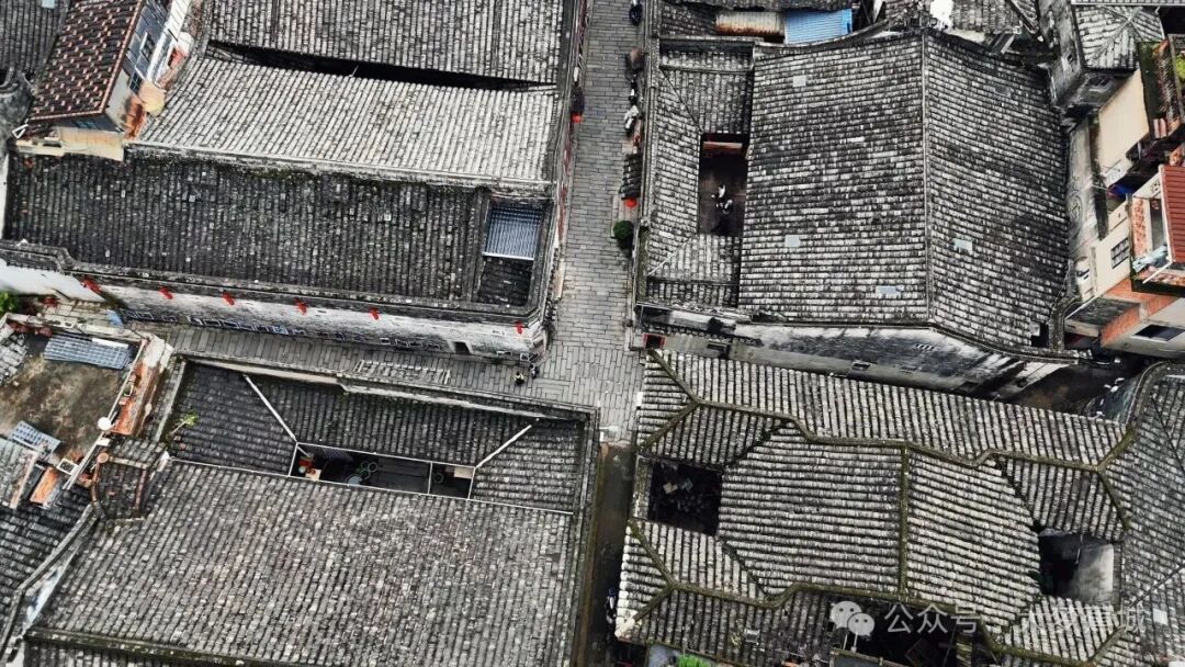 去了一趟鹏程街区，才知道明代老巷的生活从未断过