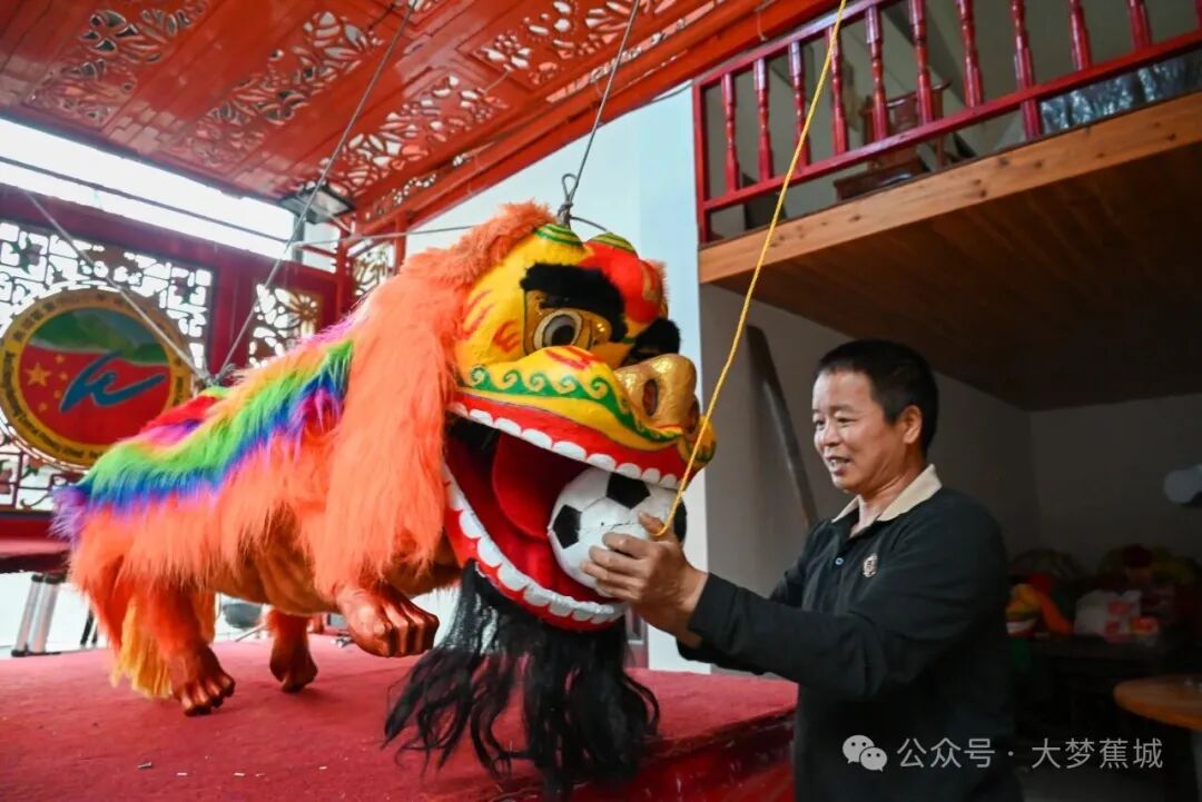 线狮抱足球？闽超赛前三天，霍童线狮传承人悄悄改了“剧本”