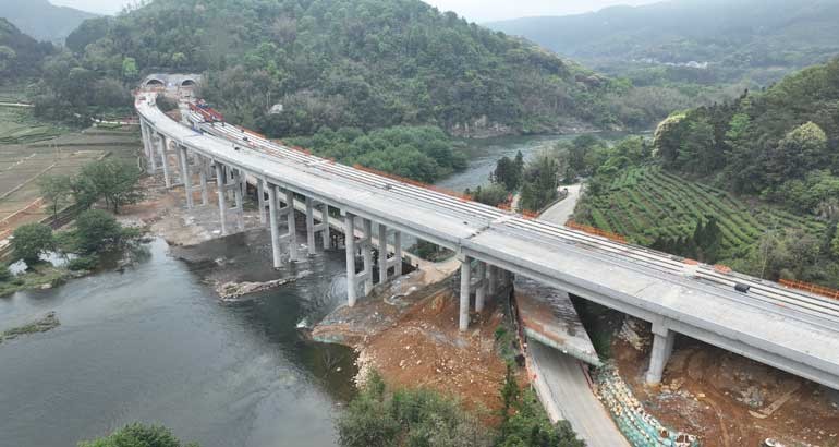 筑路架桥通衢宁 提速攻坚惠民生