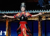 畲族嫁衣《锁》惊艳亮相贵州村T两周年大秀
