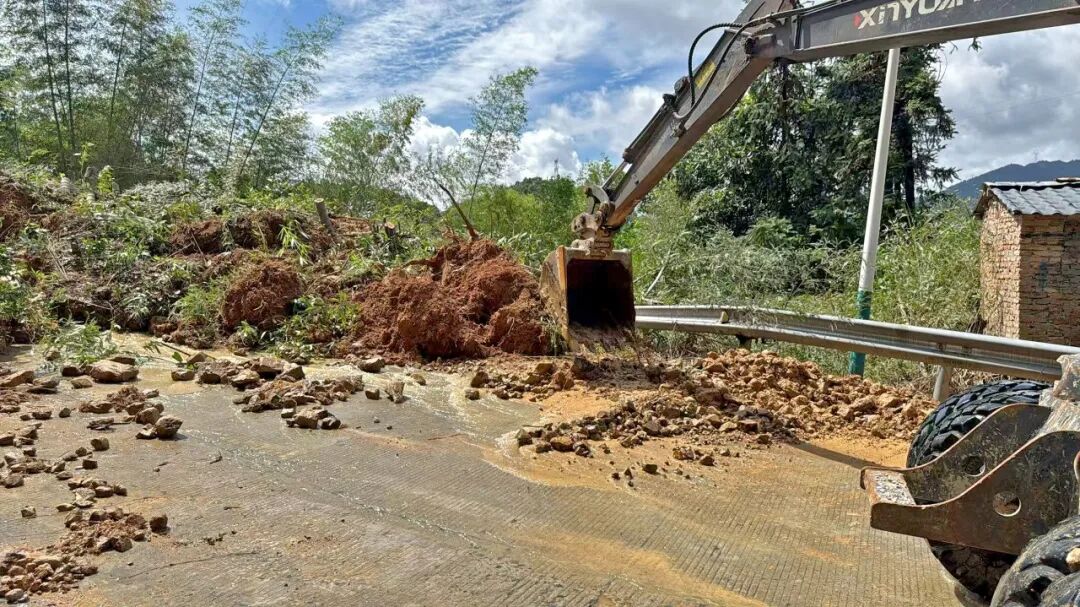 通车！金涵及时处置院后新线滑坡→