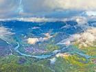 碧水相依 绿色相伴