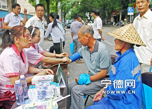 流动人口药具服务_省卫生计生委来郴调研流动人口 药具服务管理工作(2)