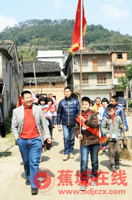 漳湾中心小学开展学习雷锋主题教育活动--宁德
