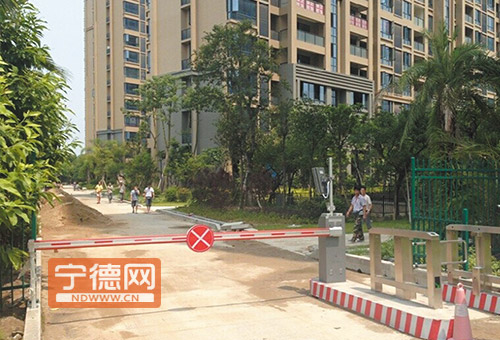 宁德水岸阳光小区业主与保安口角后发生肢体冲